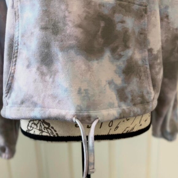 Women's Lightweight Cropped Pullover Scoop Neck Hoodie with Front Mock Pouch - Picture 9 of 10